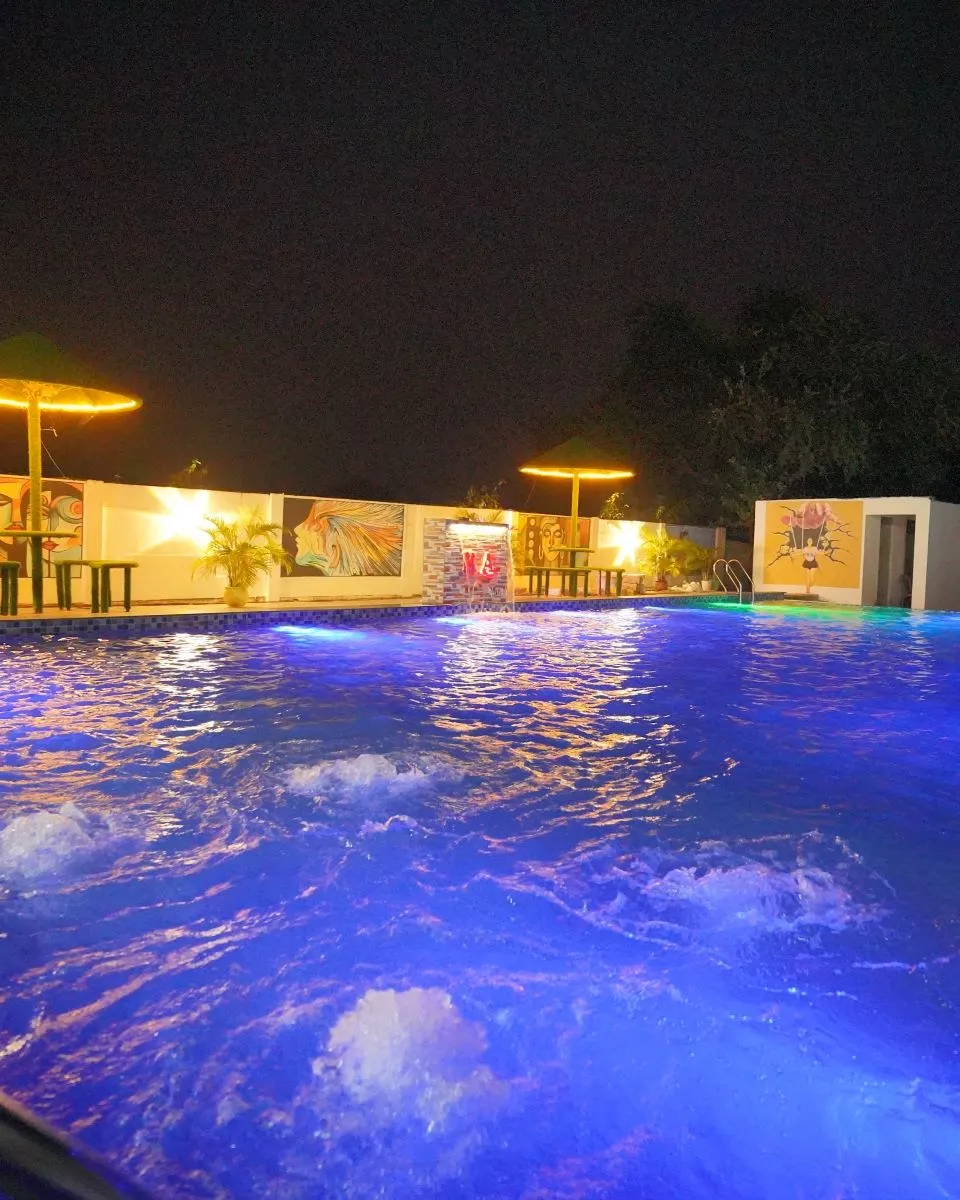 swimming pool
